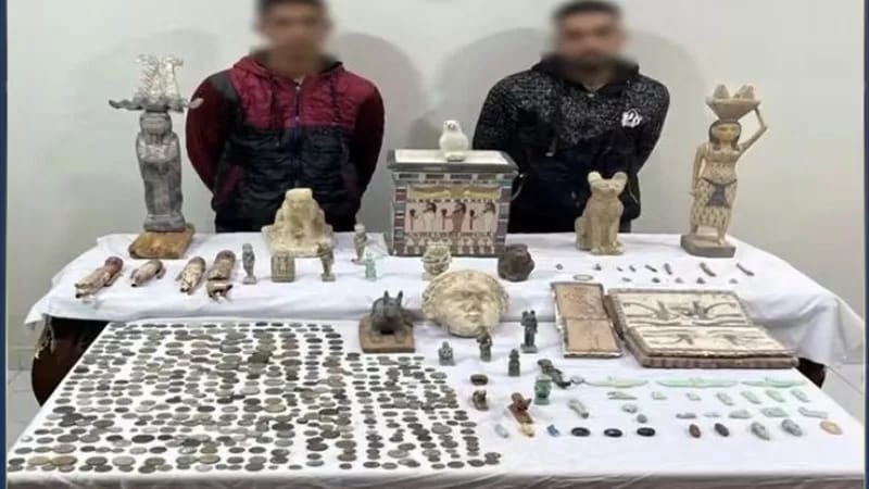 521 قطعة أثرية كانت هتتباع.. سقوط شخصين في قبضة الأمن بالمنيا